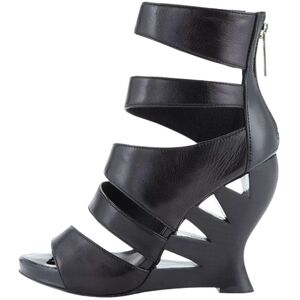 Donald Pliner "Bataia" sandal